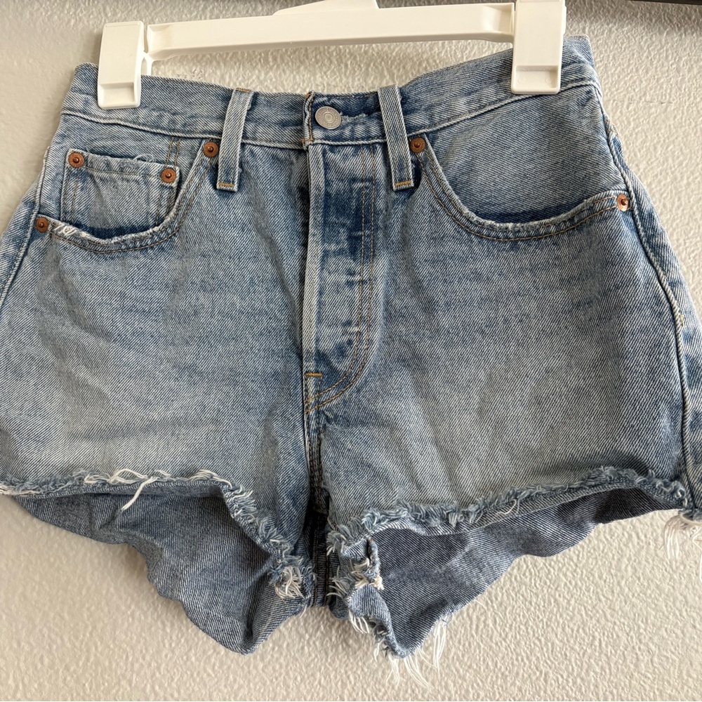 Levi 501 Frayed Hem Women Shorts
